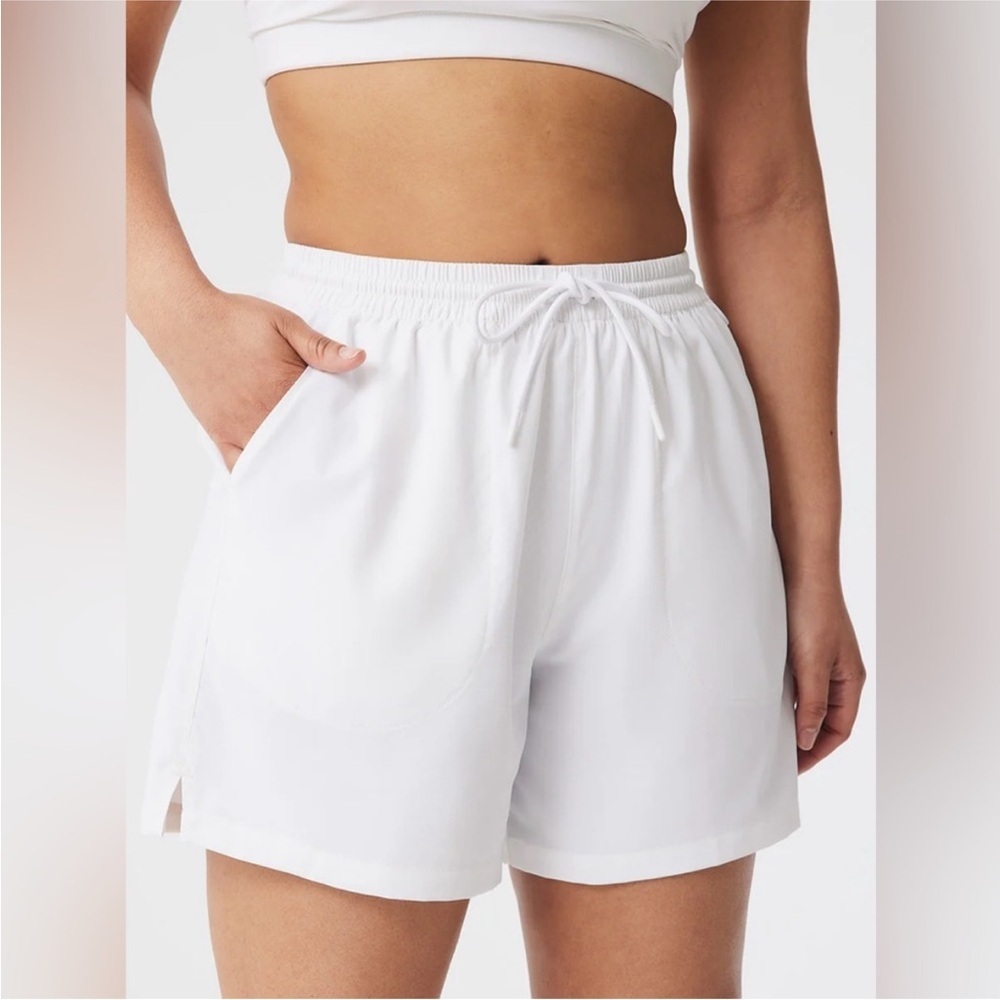 NWT Outdoor Voices SolarCool 5” Beach Short White Medium